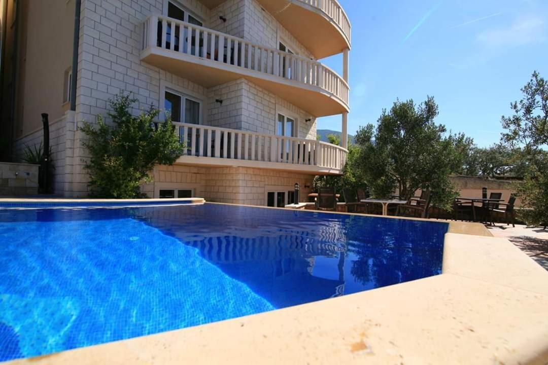 Hotel Villa Dzamonja 波尔 外观 照片